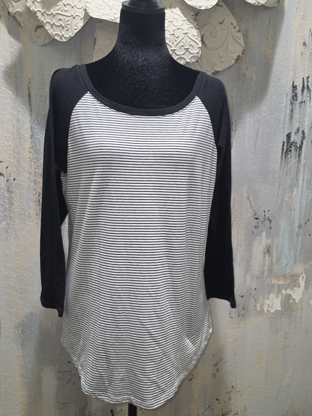 American Eagle Outfitters Black & White Striped Raglan 3/4" Sleeve Top